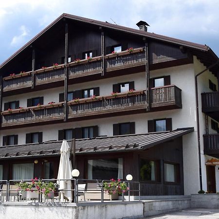 Hotel Ferrari Pinzolo Exterior photo