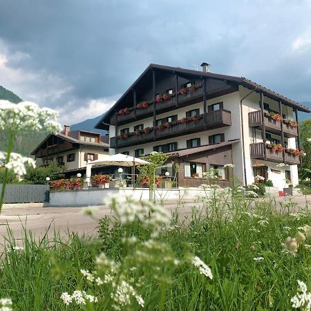 Hotel Ferrari Pinzolo Exterior photo
