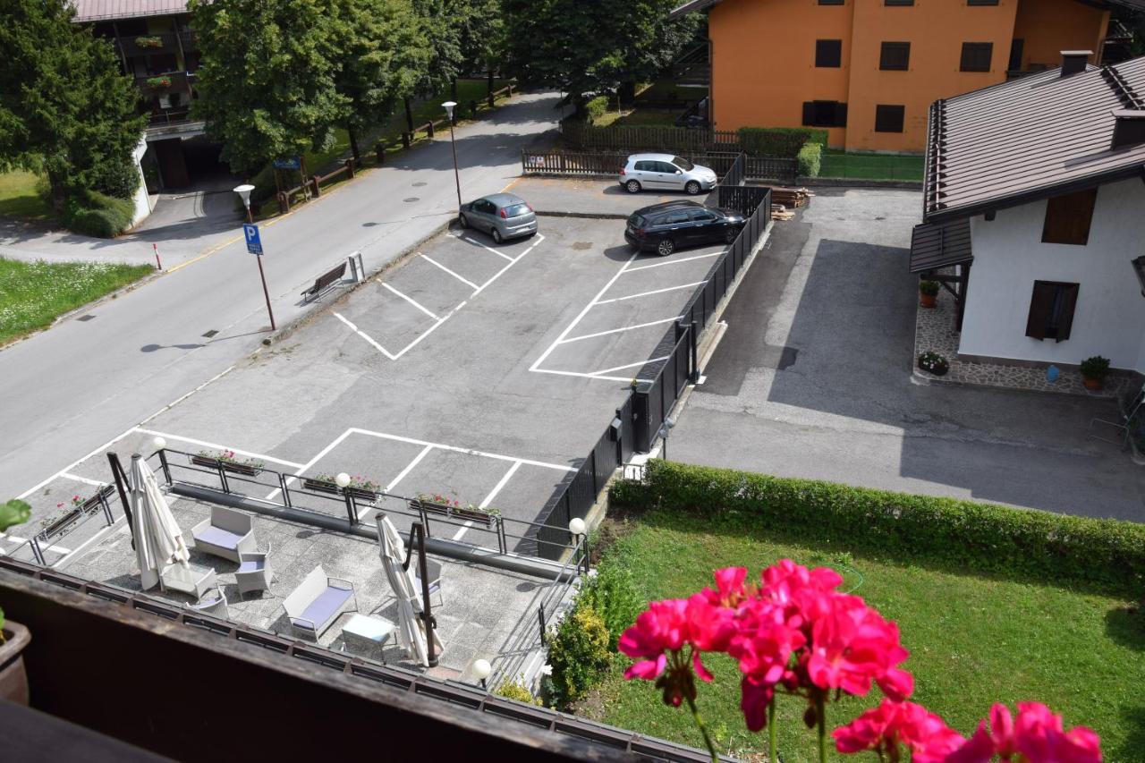 Hotel Ferrari Pinzolo Exterior photo