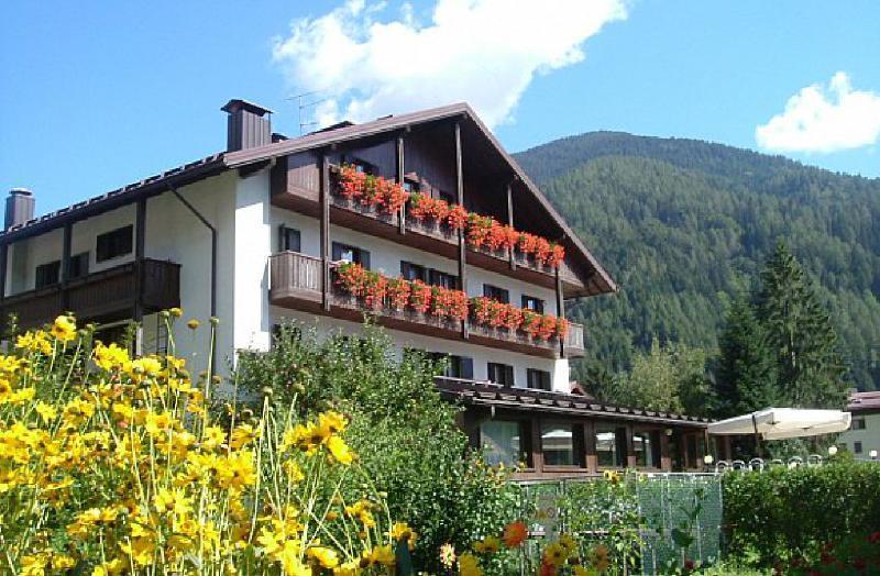 Hotel Ferrari Pinzolo Exterior photo