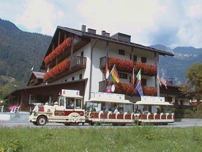 Hotel Ferrari Pinzolo Exterior photo