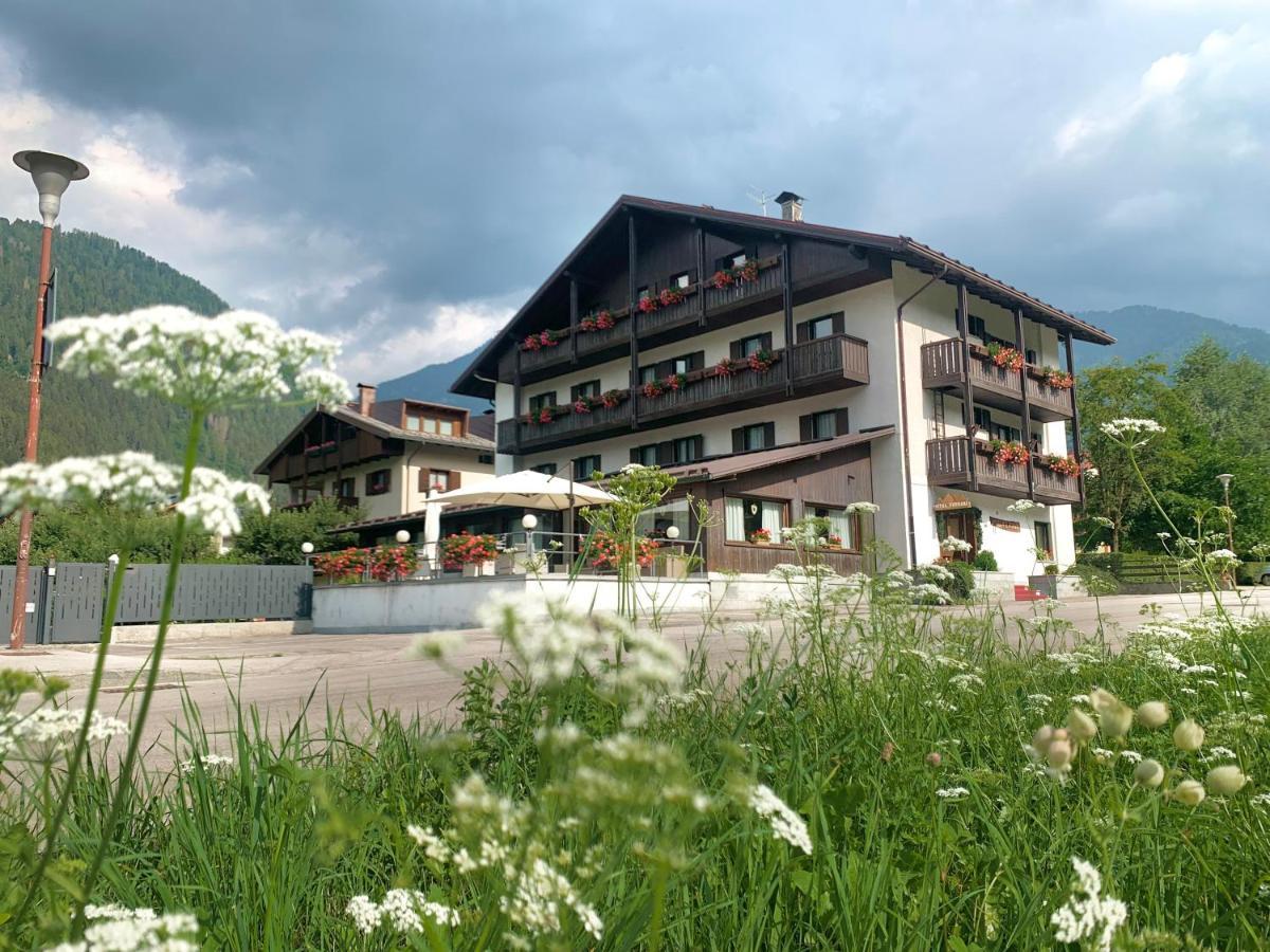 Hotel Ferrari Pinzolo Exterior photo