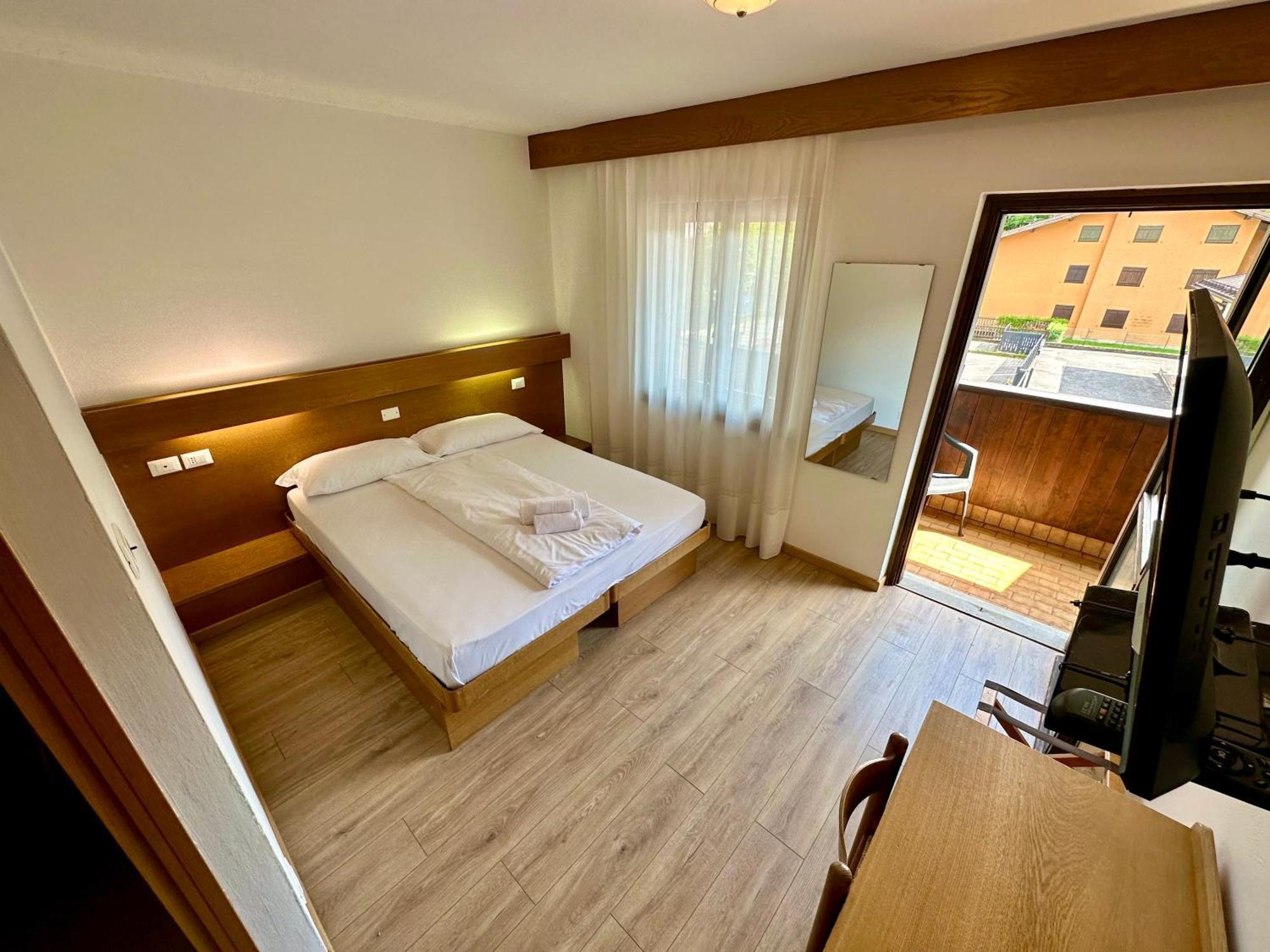 Hotel Ferrari Pinzolo Exterior photo