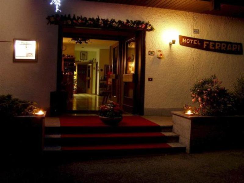 Hotel Ferrari Pinzolo Exterior photo